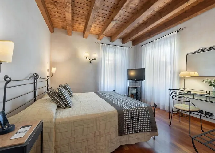 Superior Zimmer mit Kingsize-Bett